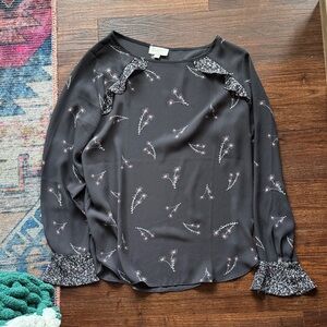 LOFT - grey patterned blouse